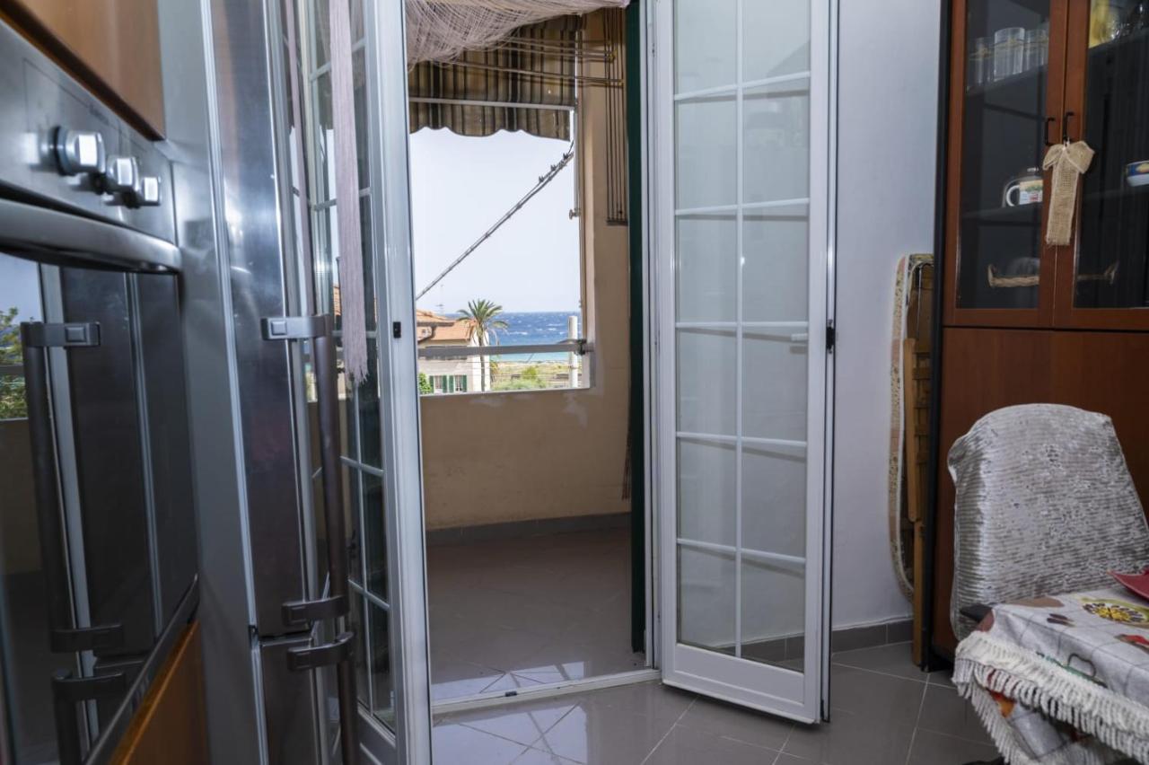 Casa Ambra Mare Apartment Бордихера Екстериор снимка